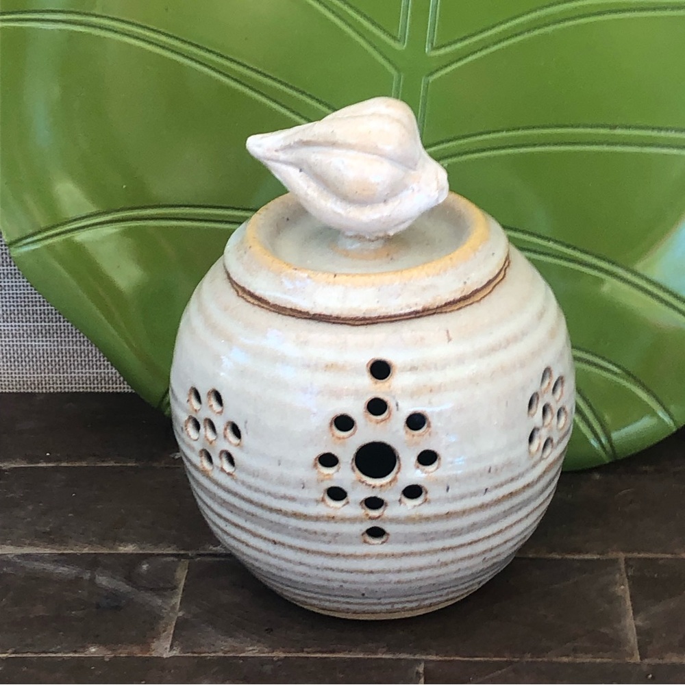 Studio Pottery Handmade Glazed Stoneware Signed Garlic Keeper - Picture 4 of 12